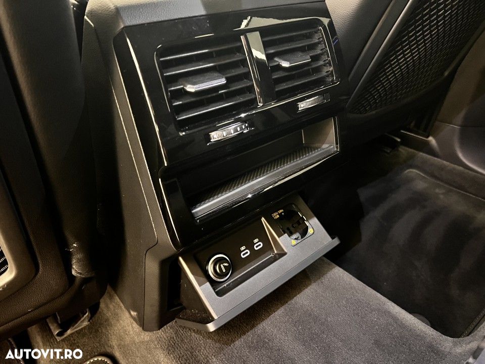 Volkswagen Touareg - 12