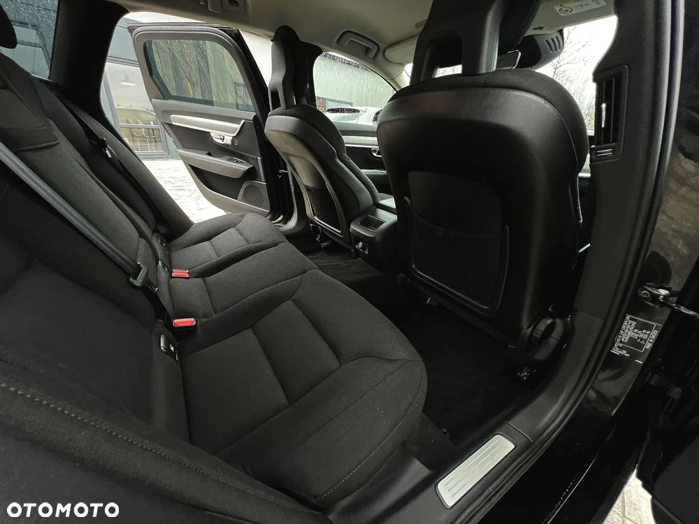 Volvo V90 D4 Momentum Pro - 35