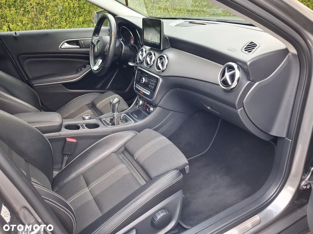 Mercedes-Benz GLA 180 AMG Line - 13