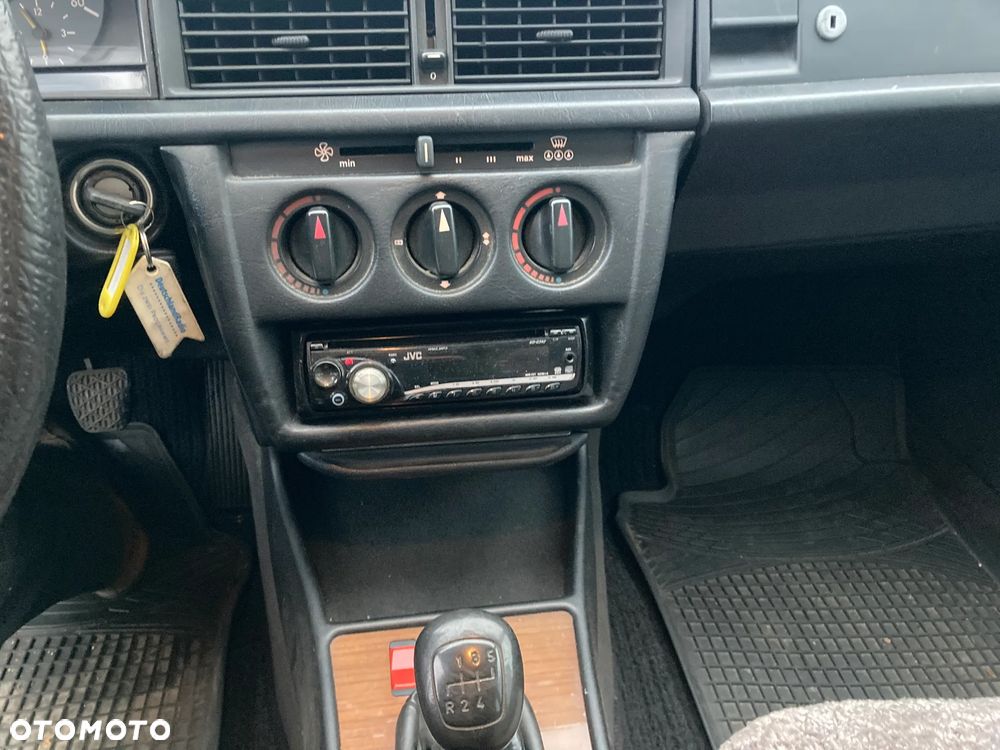 Mercedes-Benz W201 (190) - 8
