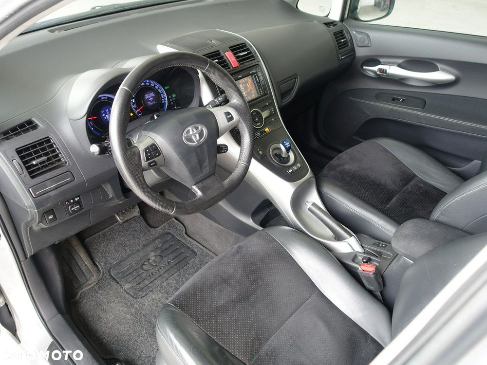 Toyota Auris - 12