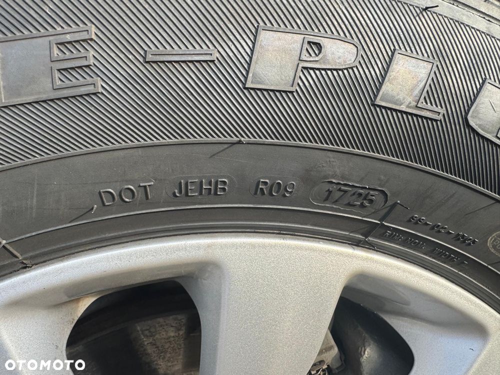 Chrysler Pacifica - 36