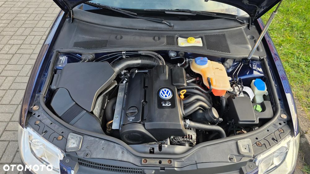 Volkswagen Passat 1.6 Comfortline - 17