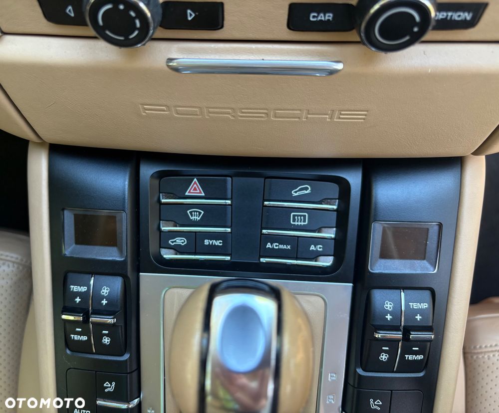 Porsche Macan - 24