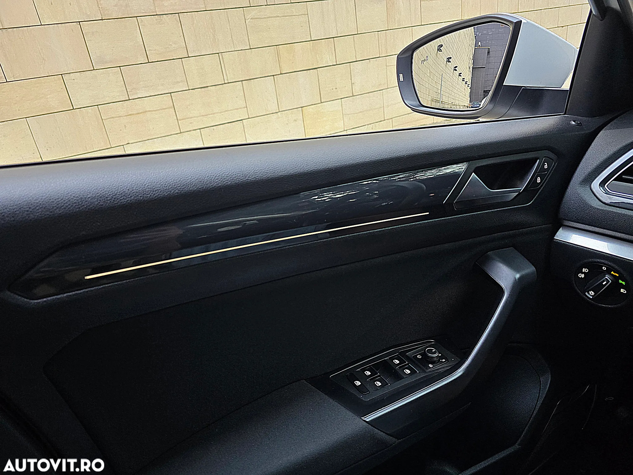 Volkswagen T-ROC - 19