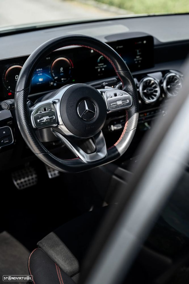 Mercedes-Benz A 250 e 8G-DCT AMG Line - 32
