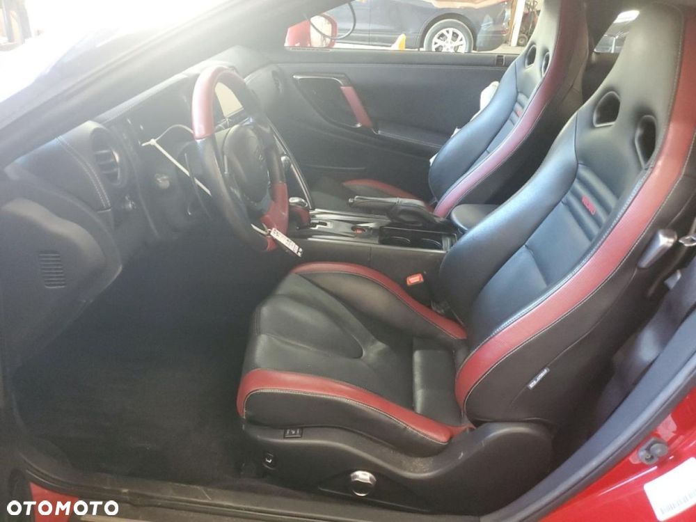 Nissan GT-R - 7