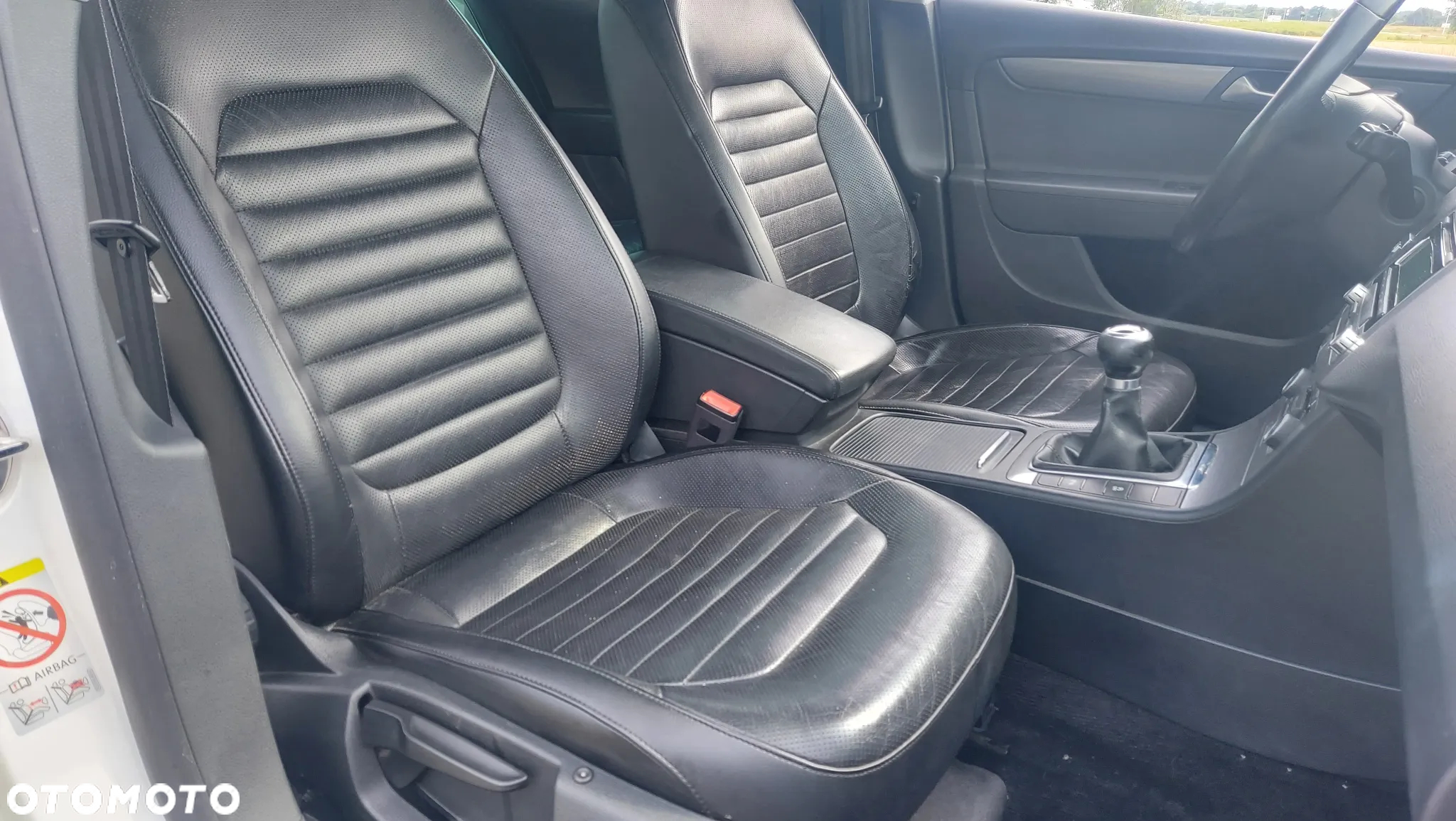 Volkswagen Passat 1.6 TDI DPF BlueMot Highline - 12