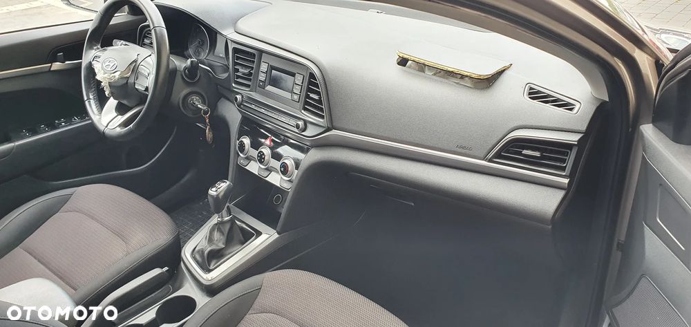 Hyundai Elantra - 15