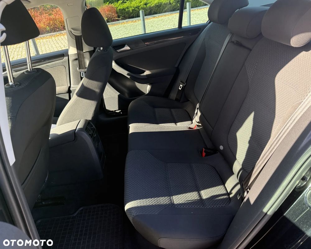 Volkswagen Jetta 1.2 TSI Match - 11