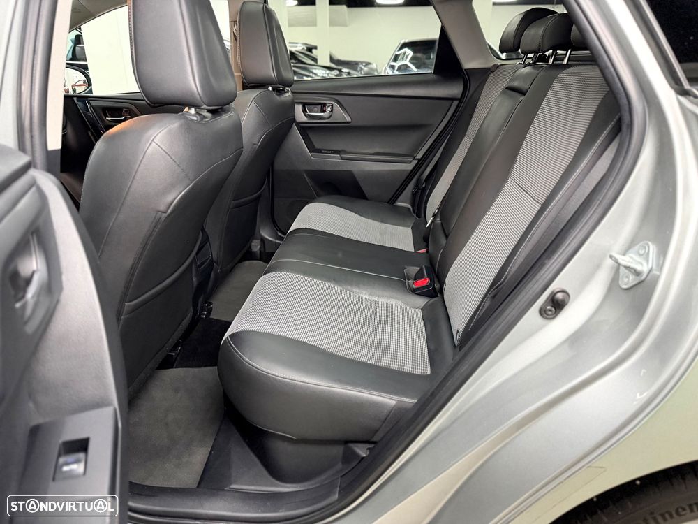 Toyota Auris Touring Sports 1.8 HSD Sport+Skyview +Navi - 21