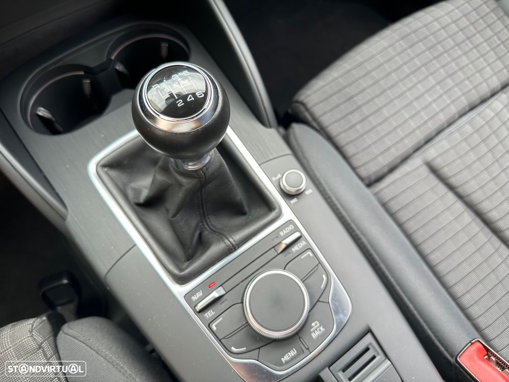Audi A3 1.6 TDI S-line - 17
