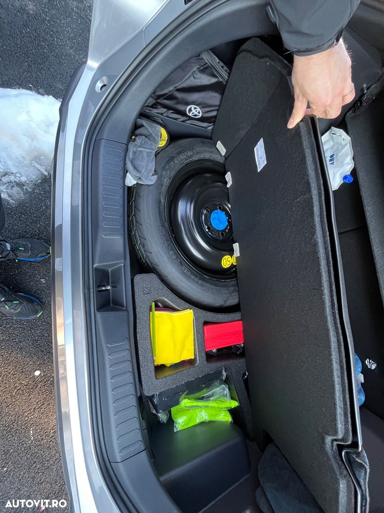 Toyota C-HR 2.0 HEV 197 CP 4x2 CVT Premiere Edition - 19