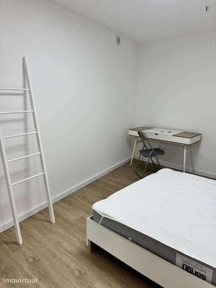 Quarto - localizado em Aveiro - Grande imagem: 3/15