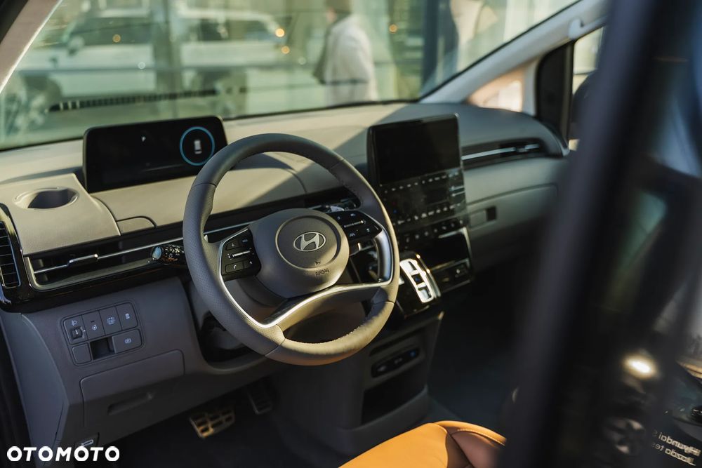 Hyundai Staria 1.6 T-GDI HEV Luxury - 6