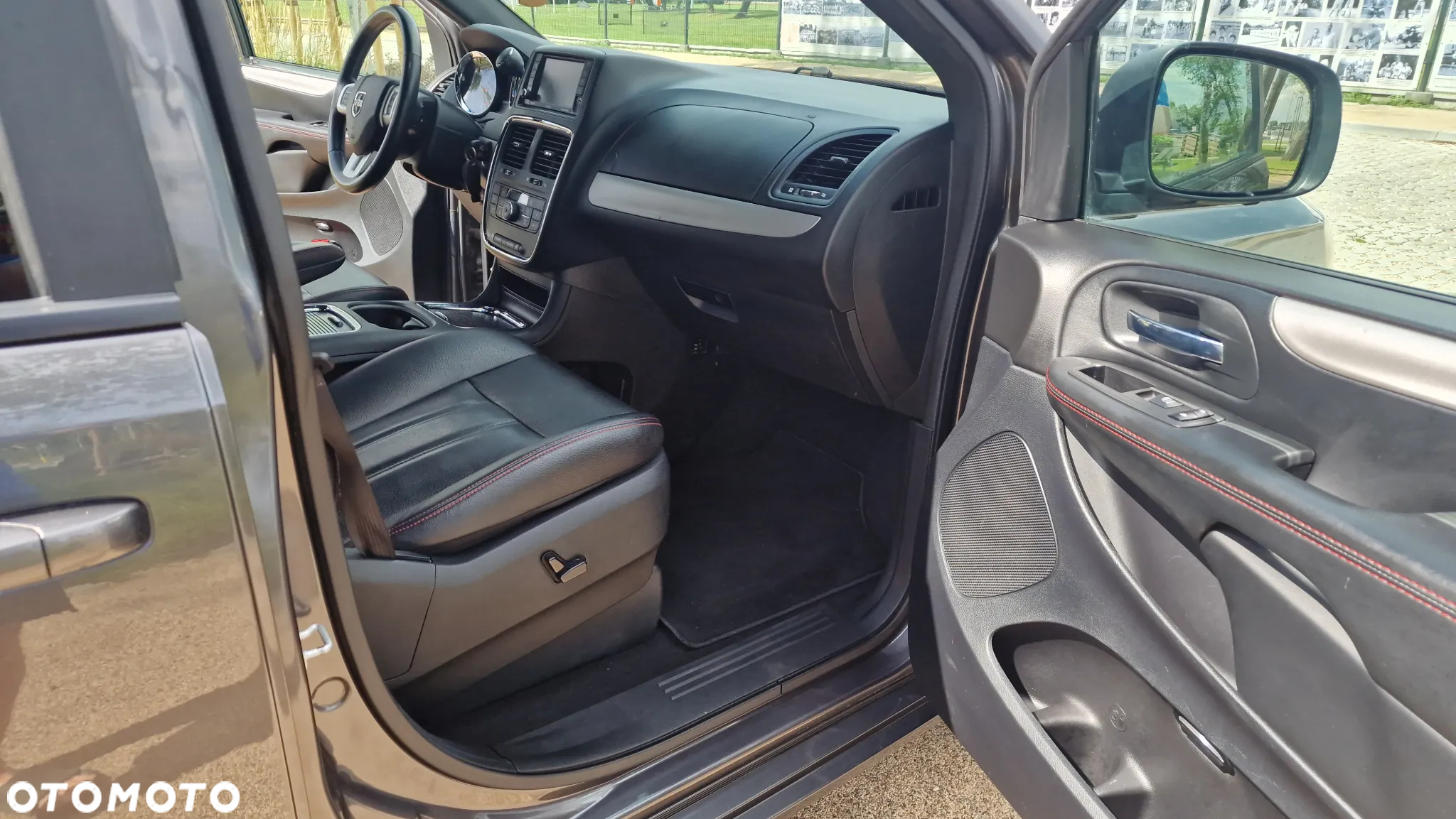 Dodge Grand Caravan - 22