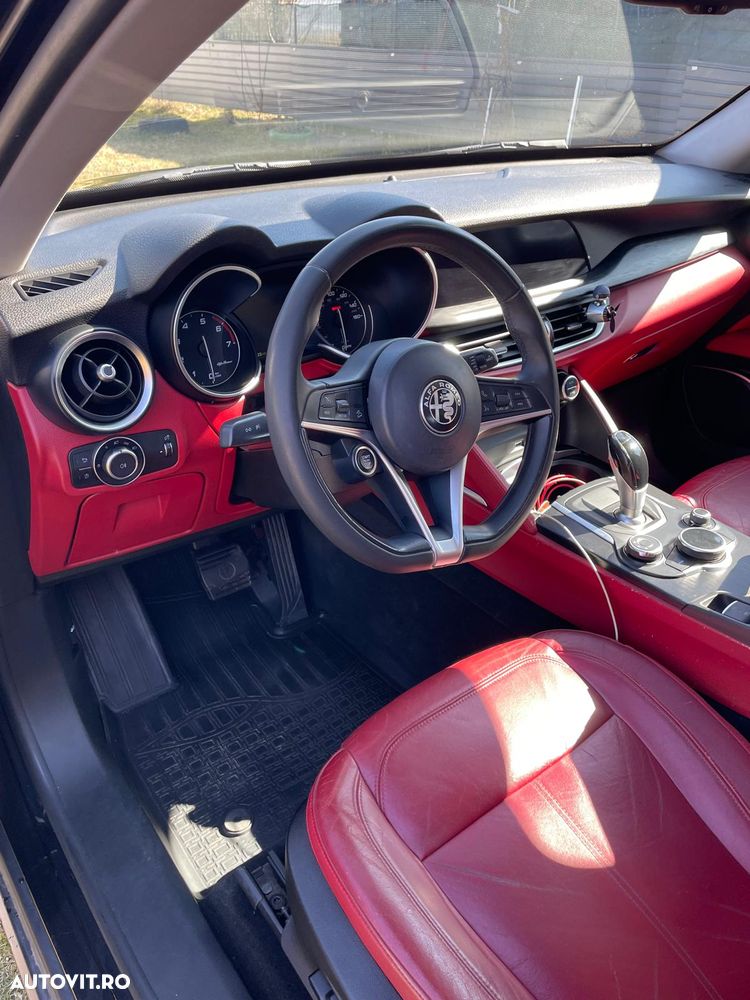 Alfa Romeo Stelvio 2.0 Turbo 16V AT8-Q4 Veloce - 6
