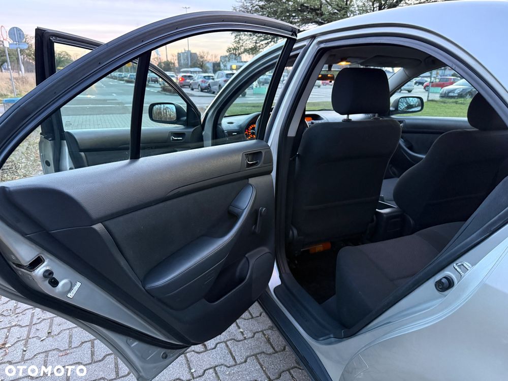 Toyota Avensis 1.8 VVT-i Luna - 15