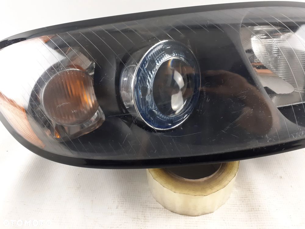 Volvo C70 06-10r Lampa prawa xenon - 4