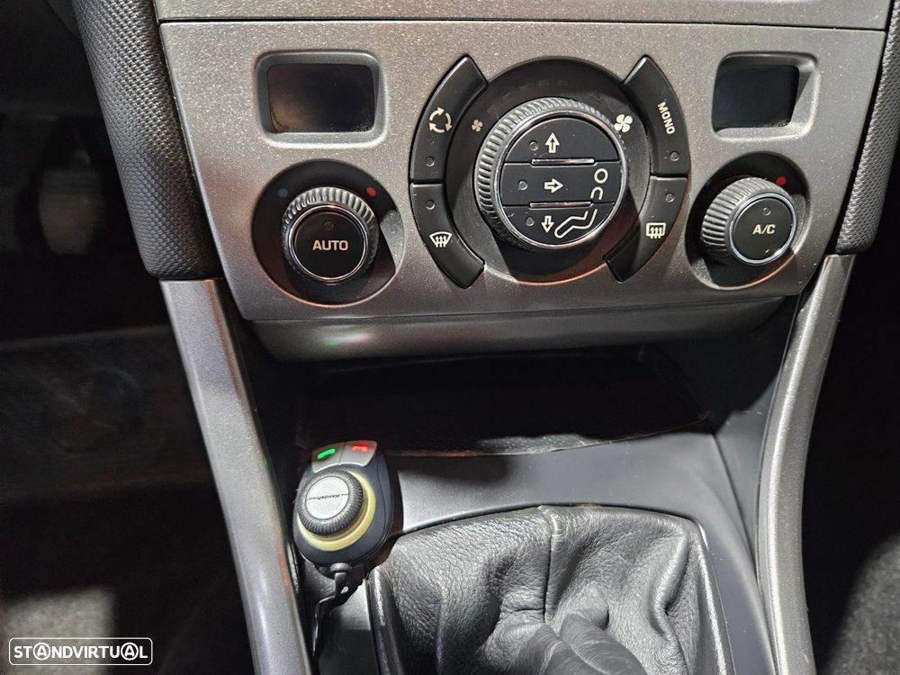 Peugeot 308 1.4 16V Executive - 8