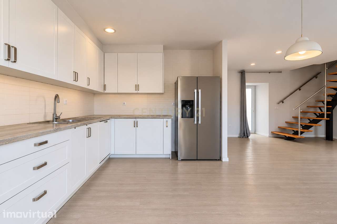 Moradia T3 com 1.225 m² | Uma Casa, Dois Projetos - Grande imagem: 3/25