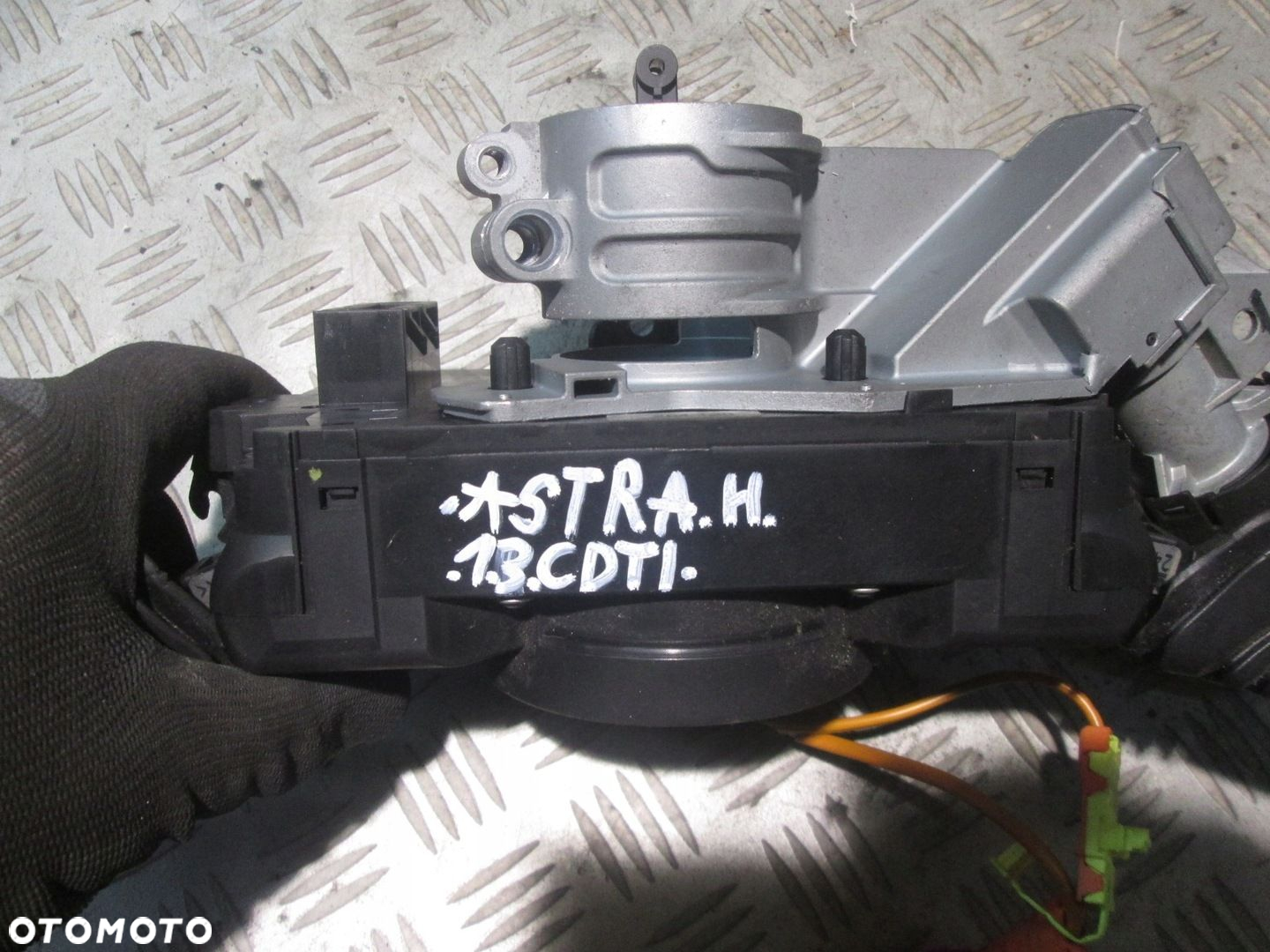 PRZEŁĄCZNIK ZESPOLONY MANETKI OPEL ASTRA H TEMPOMAT 13236786KR - 2