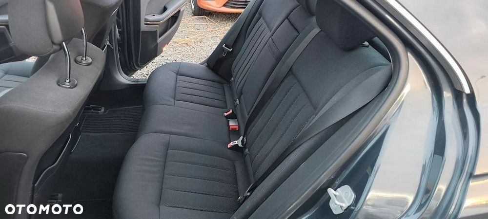 Mercedes-Benz Klasa E 200 BlueEFFICIENCY 7G-TRONIC Elegance - 26