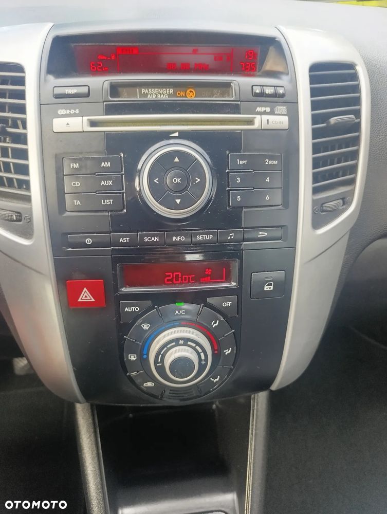 Kia Venga 1.4 CVVT Black Collection - 3