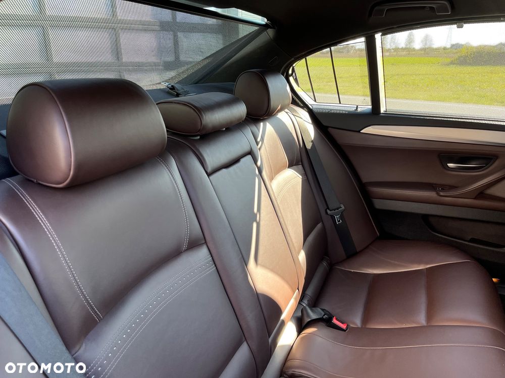 BMW Seria 5 520d Luxury Line - 9
