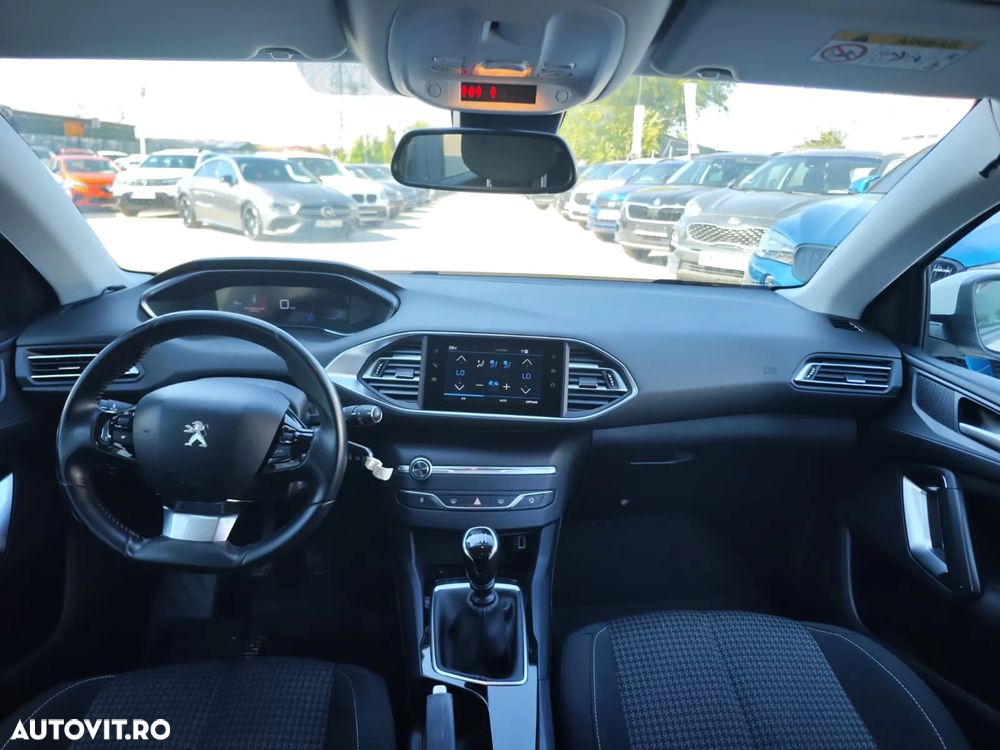 Peugeot 308 SW 1.2 L PureTech Turbo S&S Active - 18