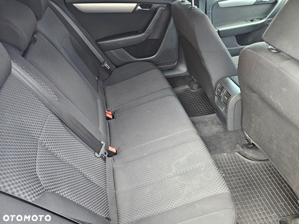 Volkswagen Passat - 9