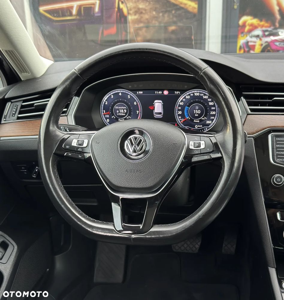 Volkswagen Passat - 34