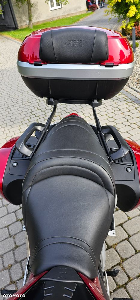 Honda VFR - 12