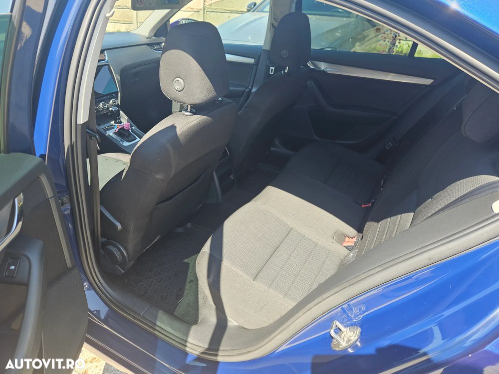 Skoda Octavia 1.6 TDI DSG Ambition - 10