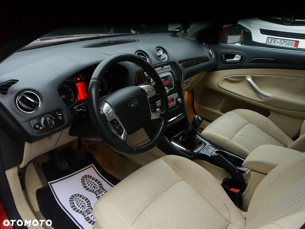 Ford Mondeo 2.0 FF Ghia - 28