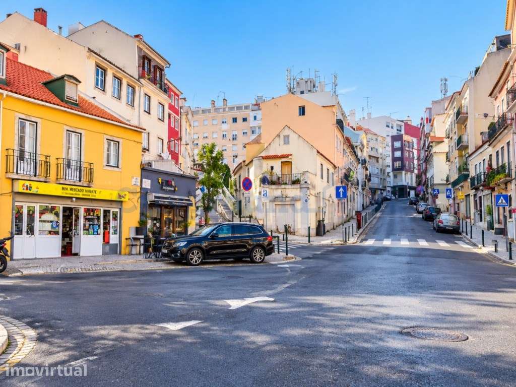 Moradia T1 com logradouro renovada, próximo de Santa Apolónia, com ... - Grande imagem: 3/6