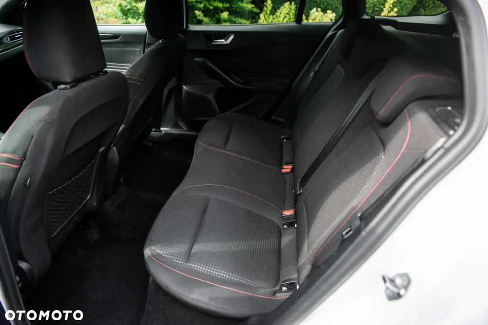 Ford Focus 1.0 EcoBoost Hybrid ST-LINE - 30