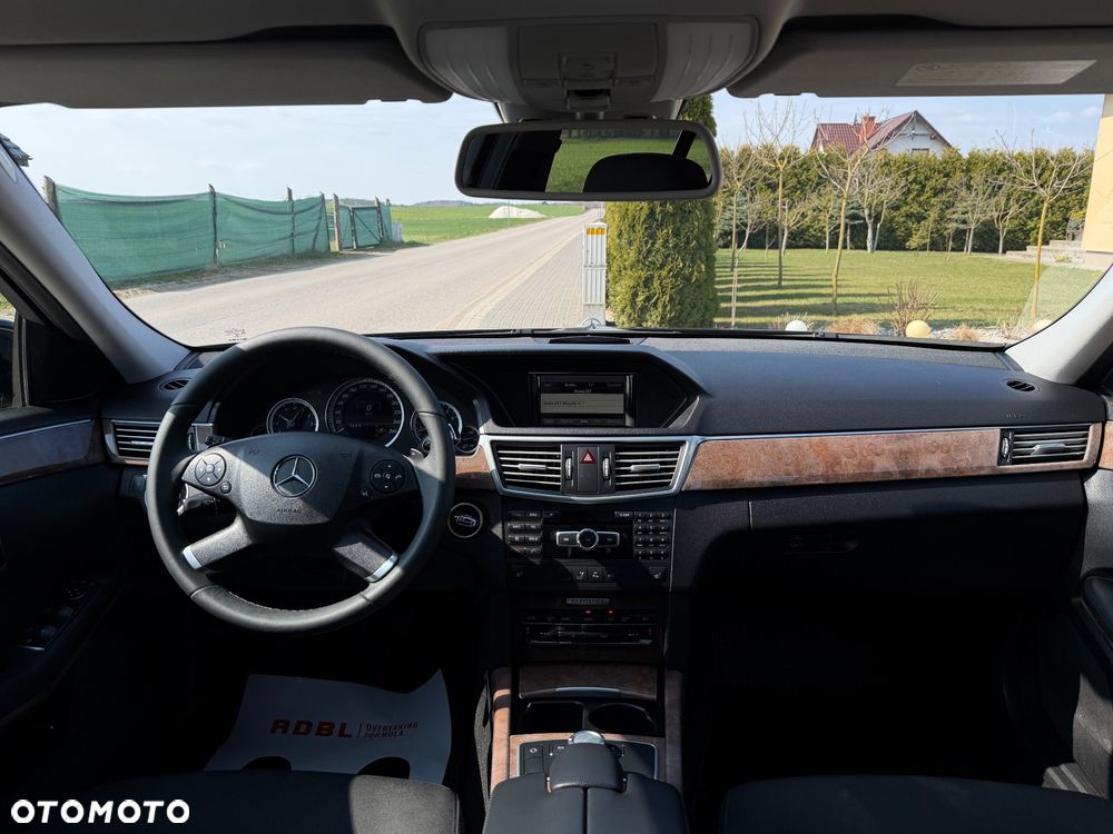 Mercedes-Benz Klasa E 200 CGI BlueEFFICIENCY 7G-TRONIC Elegance - 13