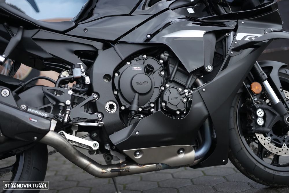 Yamaha YZF R1 Preta Akrapovic - 17
