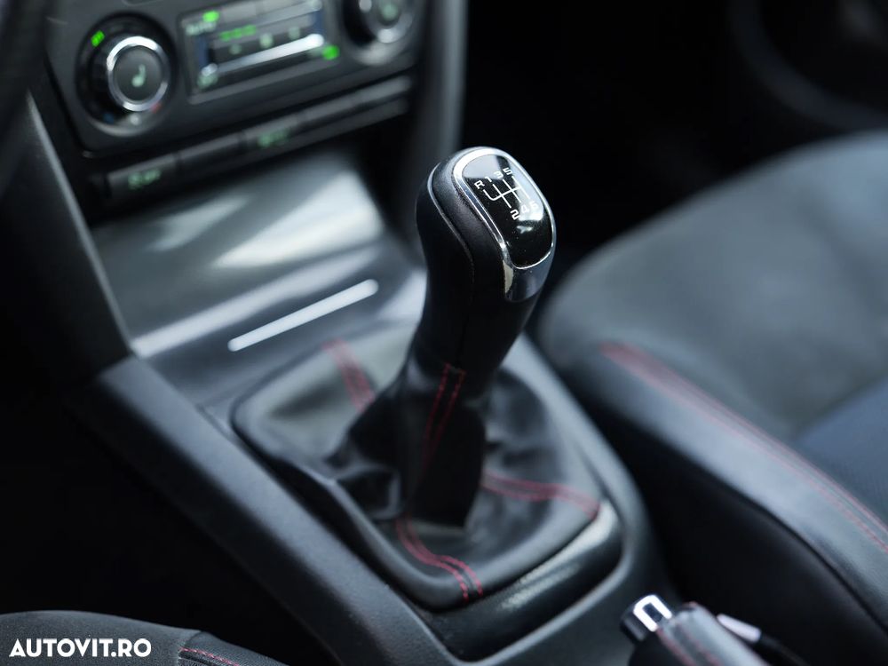 Skoda Octavia 2.0 TDI CR DPF RS - 15