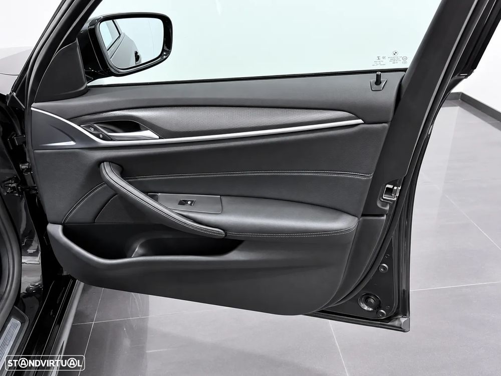 BMW 520 e Pack M - 44