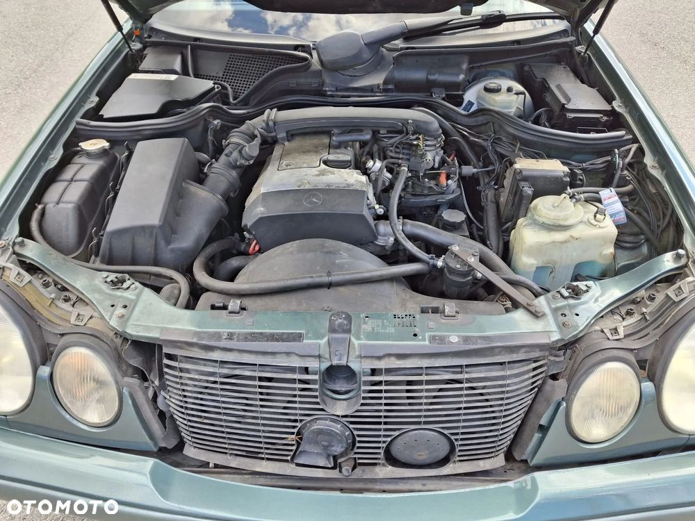 Mercedes-Benz Klasa E ver-200 - 12