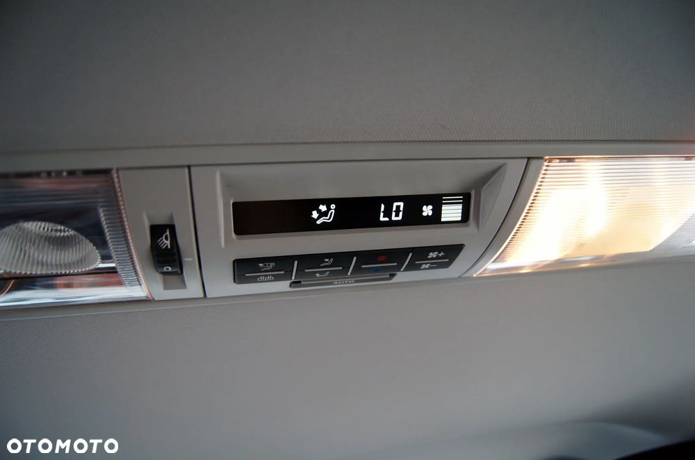 Volkswagen Caravelle - 17