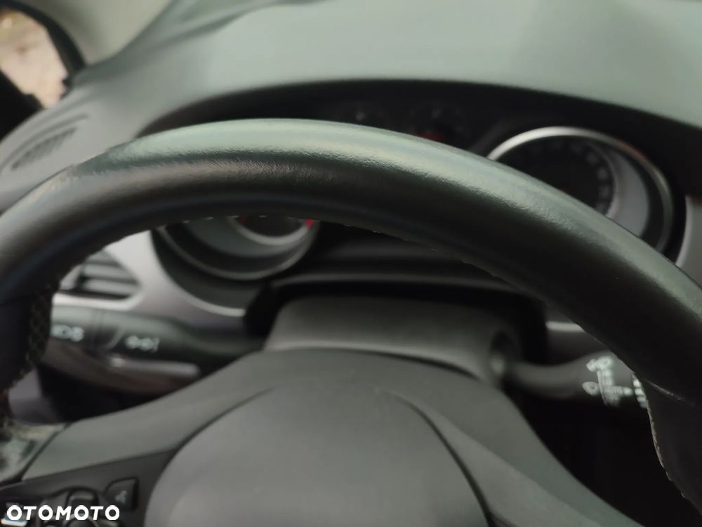 Opel Astra 1.4 Turbo Business - 32