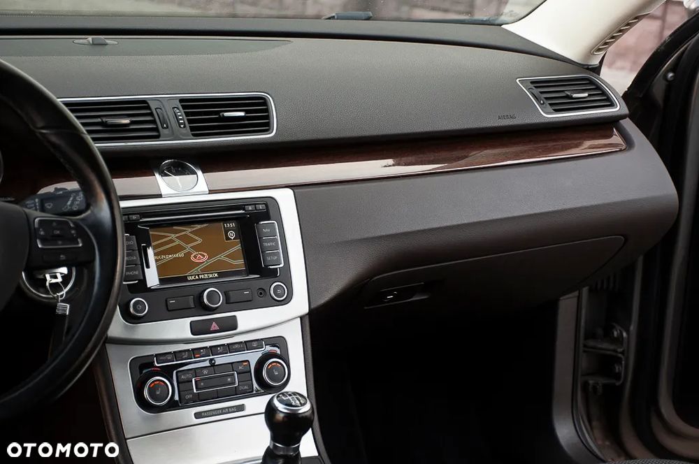 Volkswagen Passat 1.8 TSI Exclusive - 31