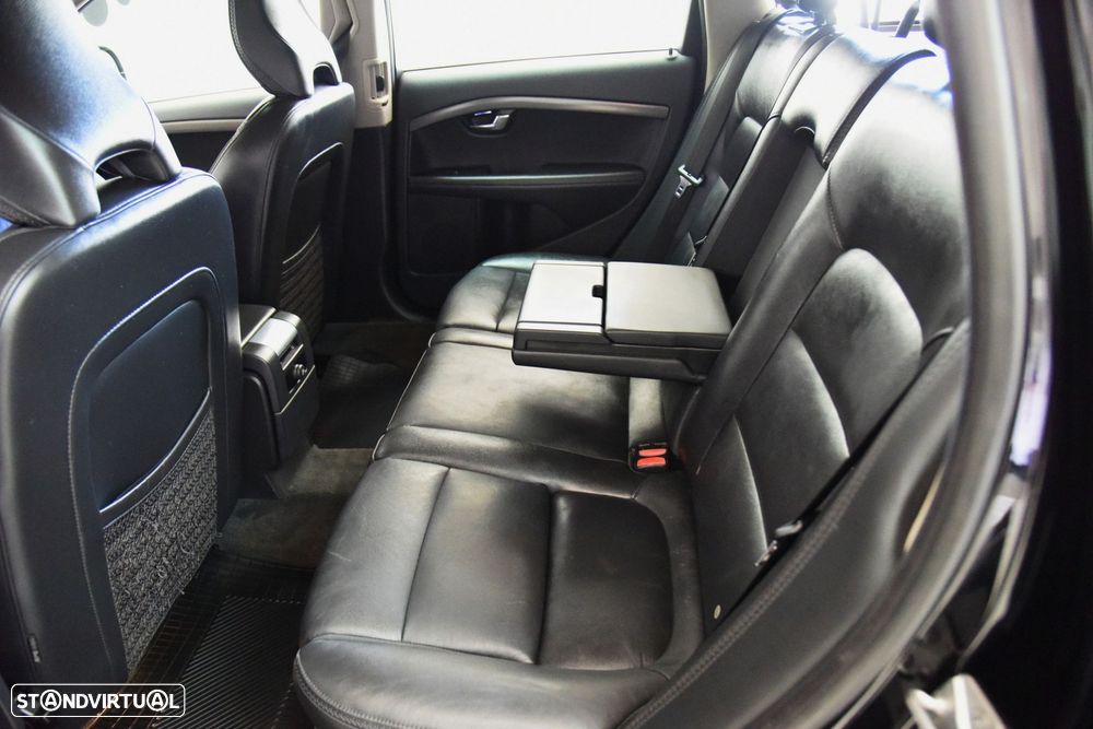 Volvo XC 70 2.0 D4 Momentum Geartronic - 24