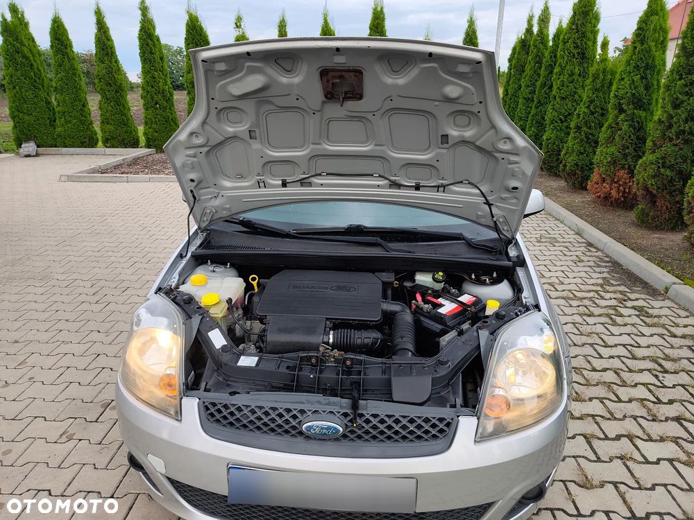 Ford Fiesta 1.3 Ambiente - 35