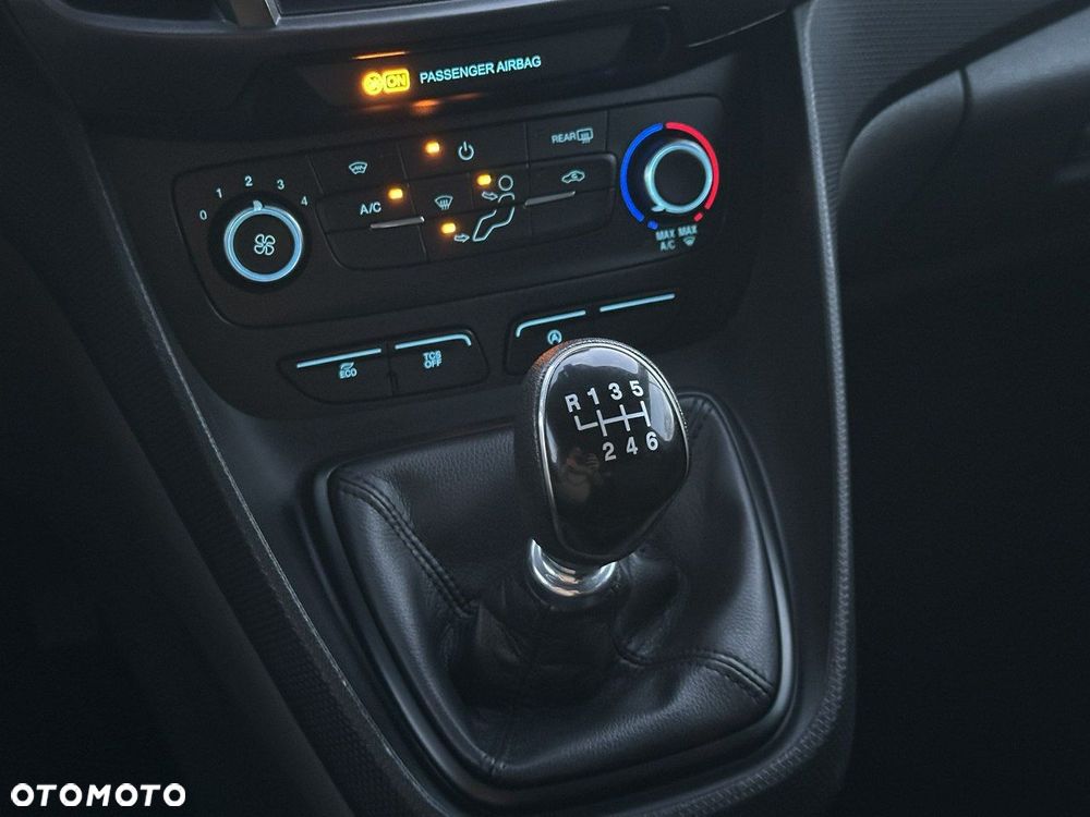 Ford Transit Connect - 23