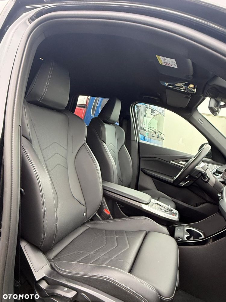BMW iX1 xDrive30 M Sportpaket - 8
