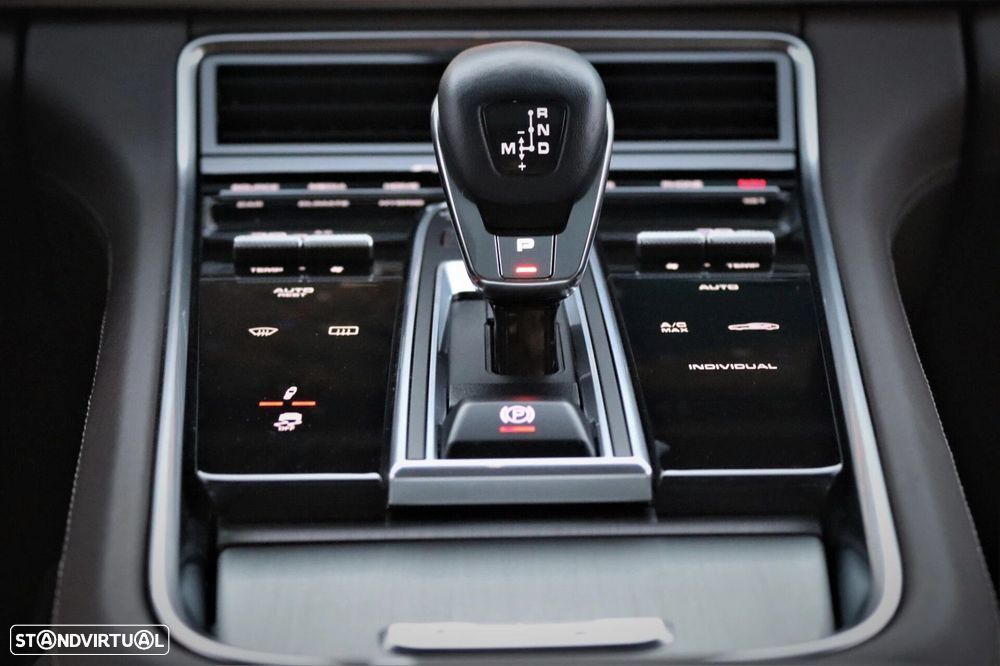 Porsche Panamera 4 E-Hybrid - 24